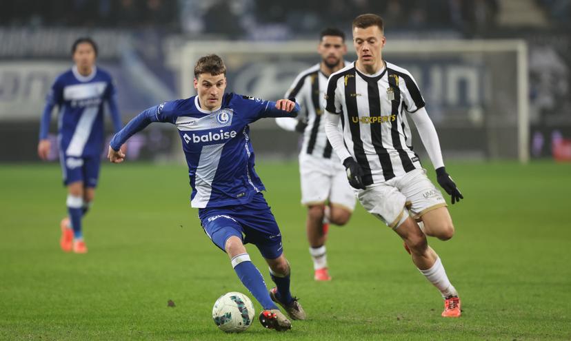 Gent's Pieter Gerkens and Charleroi's Daan Heymans fight for the ball during a soccer game between KAA Gent and Sporting Charleroi, Friday 17 January 2025 in Gent, on day 22 of the 2024-2025 season of the "Jupiler Pro League" first division of the Belgian champiosnhip. BELGA PHOTO VIRGINIE LEFOUR