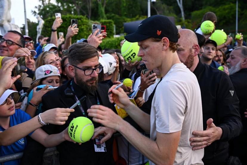 Italy's Jannik Sinner (R) signs autographs after a training session ahead of the ATP Rome Open tennis tournament at Foro Italico in Rome, on May 7, 2025.  PIERO CRUCIATTI / AFP