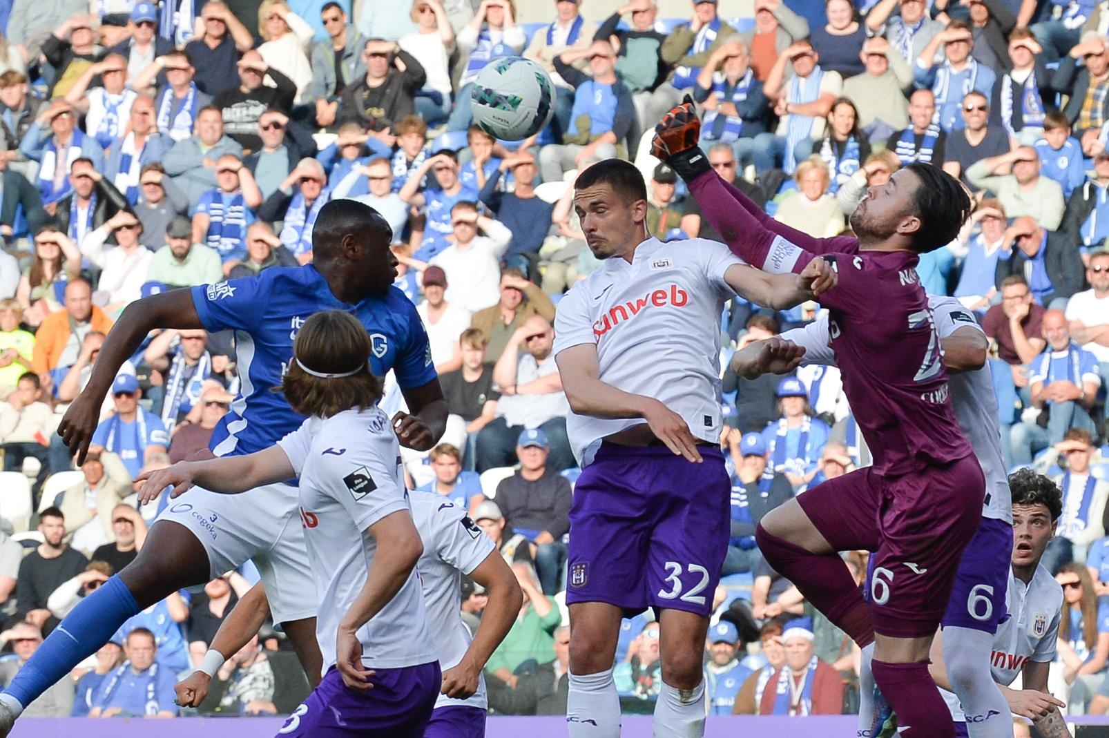 Genk's Mujaid Sadick, Anderlecht's Lucas Hey, Anderlecht's Leander Dendoncker and Anderlecht's goalkeeper Colin Coosemans pictured in action during a soccer match between KRC Genk and RSC Anderlecht, Sunday 25 May 2025 in Genk, on day 10 (out of 10) of the Champions' Play-offs of the 2024-2025 'Jupiler Pro League' first division of the Belgian championship. BELGA PHOTO JILL DELSAUX