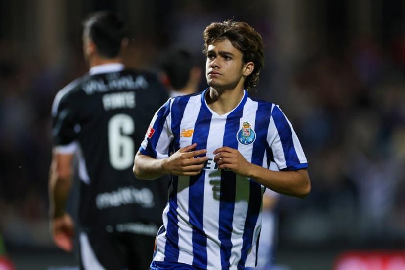 FC Porto's Portuguese midfielder #86 Rodrigo Mora celebrates scoring their first goal during the Portuguese League football match between Casa Pia AC and FC Porto at the Estadio Municipal in Rio Maior, on April 12, 2025.  FILIPE AMORIM / AFP