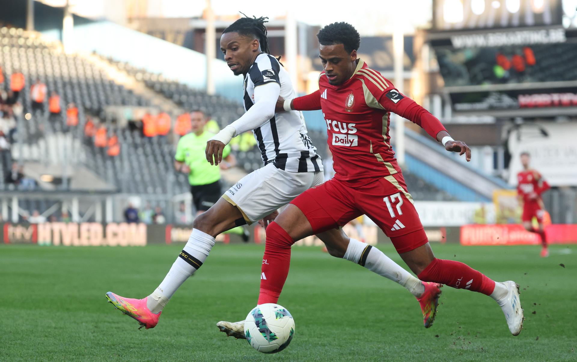 Charleroi's Jeremy Petris and Standard's Ilay Camara fight for the ball during a soccer match between Sporting Charleroi and Standard de Liege, Sunday 06 April 2025 in Charleroi, on day 2 (out of 10) of the Europe Play-offs of the 2024-2025 'Jupiler Pro League' first division of the Belgian championship. BELGA PHOTO VIRGINIE LEFOUR