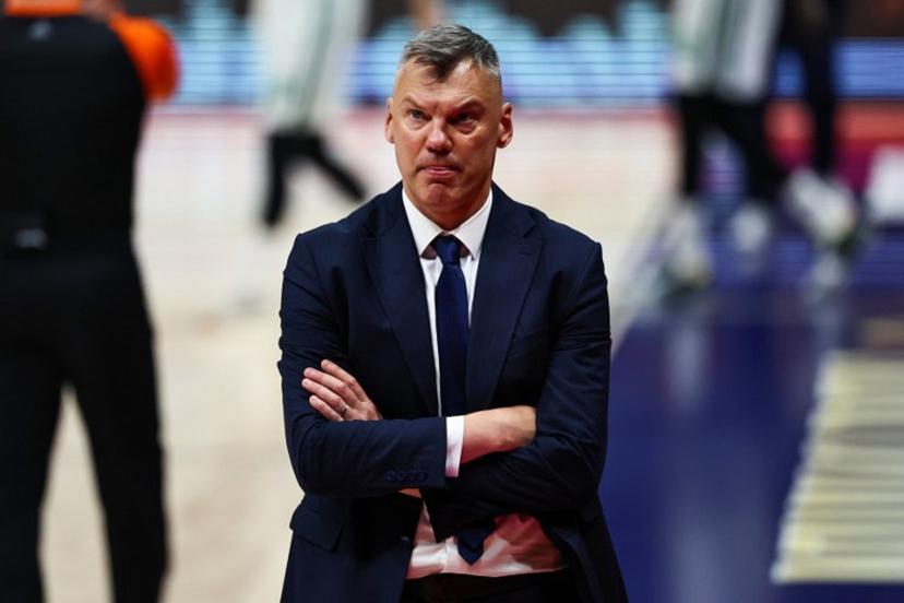 Fenerbahce's Lithuanian head coach Saras Jasikevicius watches his team during the Euroleague Basketball semi-final match between Fenerbahce Beko Istanbul and Panathinaikos Aktor Athens at Etihad Arena in Abu Dhabi on May 23, 2025.  Fadel SENNA / AFP