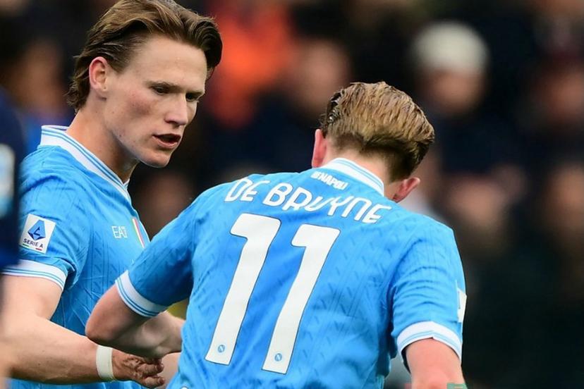Napoli's Scottish midfielder #08 Scott McTominay celebrates with Napoli's Belgian midfielder #11 Kevin De Bruyne after scoring a goal  during the Italian Serie A football match between Parma Calcio 1913 and SSC Napoli at the Ennio Tardini Stadium in Parma on April 12, 2026.  MARCO BERTORELLO / AFP