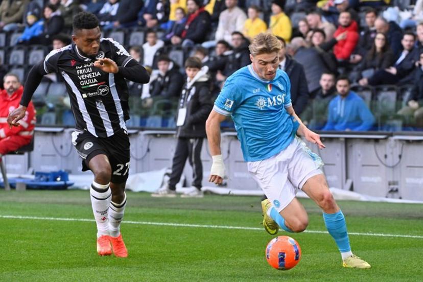 Napoli's Danish forward #19 Rasmus Hojlund controls the ball next to Udinese's Belgian defender #27 Christian Kabasele during the Italian Serie A football match between Udinese and Napoli at the Friuli stadium in Udine on December 14, 2025.  ANDREA PATTARO / AFP