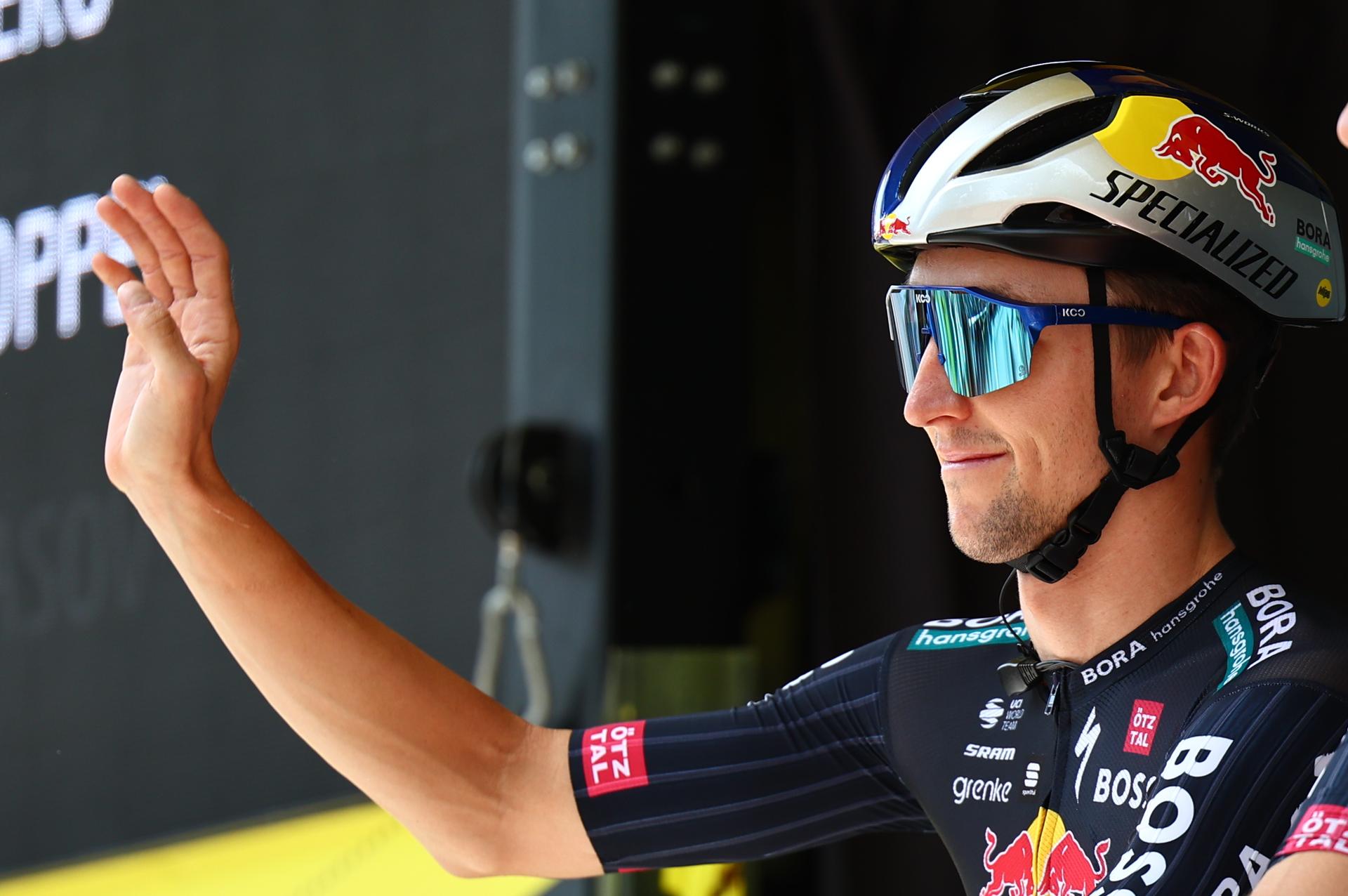 Australian Jai Hindley of Red Bull-Bora-Hansgrohe pictured at the start of stage 17 of the 2024 Tour de France cycling race, from Saint-Paul-Trois-Châteaux to Superdevoluy (177,8 km), in France, on Wednesday 17 July 2024. The 111th edition of the Tour de France starts on Saturday 29 June and will finish in Nice, France on 21 July.  BELGA PHOTO DAVID PINTENS