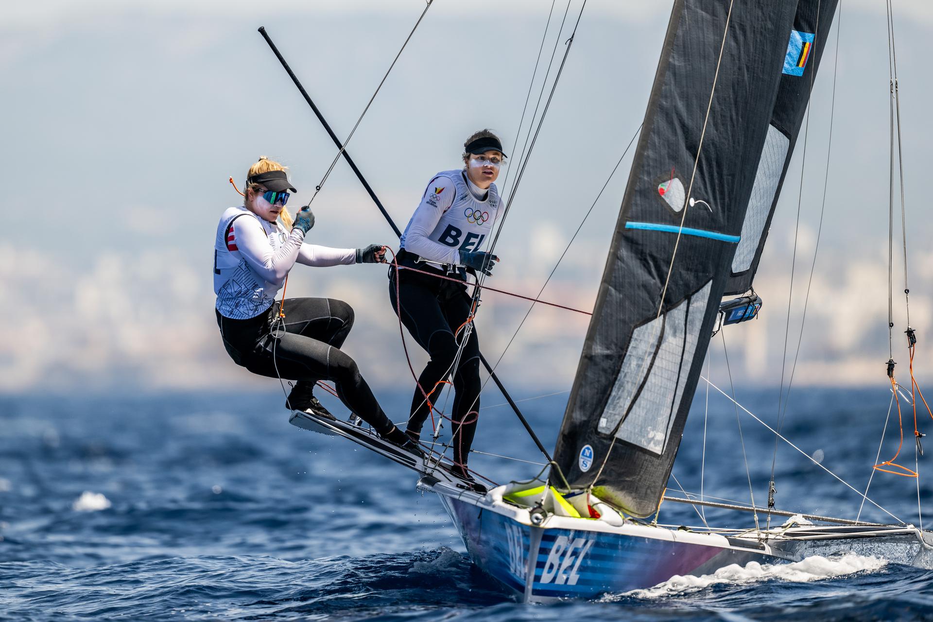 240728 Isaura Maenhaut and Anouk Geurts of Belgium compete in women's skiff - 49er FX sailing during day 2 of the Paris 2024 Olympic Games on July 27, 2024 in Marseille.  Photo: Petter Arvidson / BILDBYRÅN / kod PA / PA0850 bbeng segling Sailing olympic games olympics os ol olympiska spel olympiske leker paris 2024 paris-os paris-ol sverige sweden dam