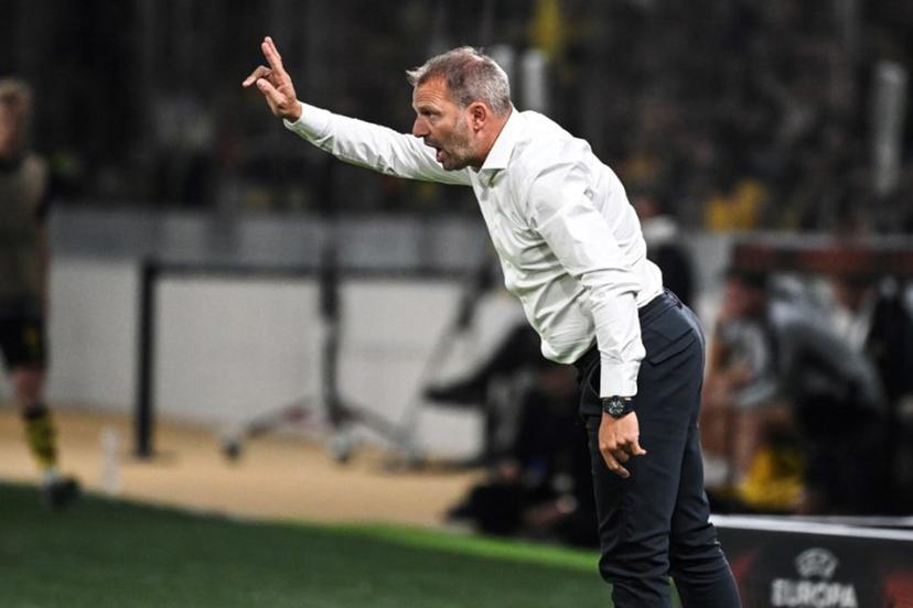 Ajax's Dutch coach Maurice Steijn shouts instructions to his players from the touchline during the UEFA Europa League 1st round day 2 Group B football match between AEK Athens and Ajax Amsterdam at the Agia Sophia Stadium in Athens on October 5, 2023.   Angelos Tzortzinis / AFP