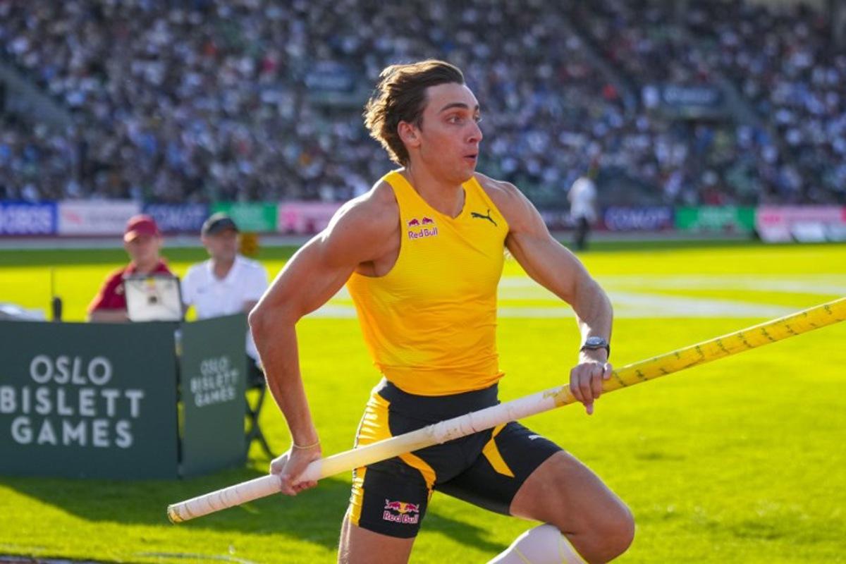 Sweden's Armand Duplantis competes in the men's pole vault event of the Oslo Diamond League Bislett Games 2025 at Bislett Stadium in Oslo, Norway on June 12, 2025.  Heiko Junge / NTB / AFP