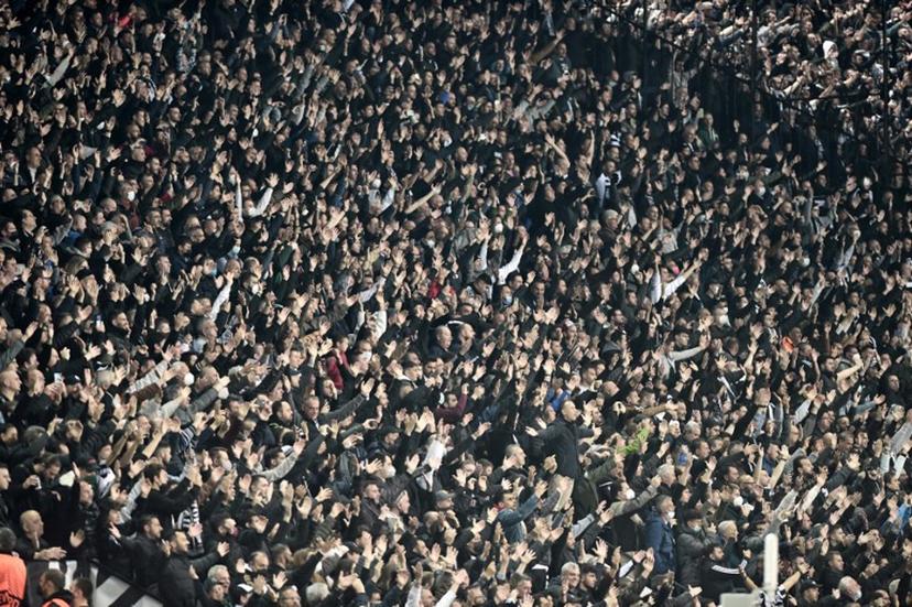 Paok's fans chant during the UEFA Europa Conference League quarter-final second leg football match between PAOK Thessaloniki and Olympique de Marseille (OM) at the Toumpa stadium in Thessaloniki on April 14, 2022.  Sakis MITROLIDIS / AFP