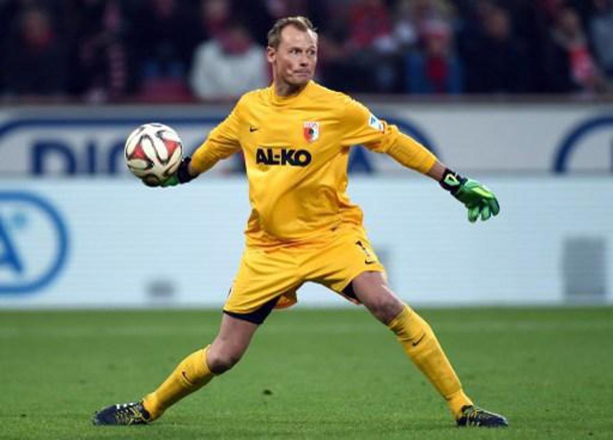 Augsburg's Austrian goalkeeper Alexander Manninger plays the ball during the German first division Bundesliga football match 1 FC Cologne vs FC Augsburg in Cologne, western germany  on December 6, 2014. Augsburg won the match 1-2. AFP PHOTO / PATRIK STOLLARZ  RESTRICTIONS - DFL RULES TO LIMIT THE ONLINE USAGE DURING MATCH TIME TO 15 PICTURES PER MATCH. FOR FURTHER QUERIES PLEASE CONTACT DFL DIRECTLY AT + 49 69 650050