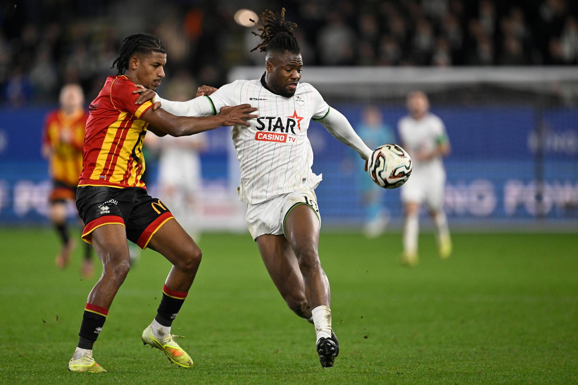 Mechelen's Redouane Halhal and OHL's Chukwubuikem Ikwuemesi Charles fight for the ball during a soccer match between Oud-Heverlee Leuven and KV Mechelen, Sunday 01 February 2026 in Leuven, on day 23 of the 2025-2026 'Jupiler Pro League' first division of the Belgian championship. BELGA PHOTO JOHAN EYCKENS