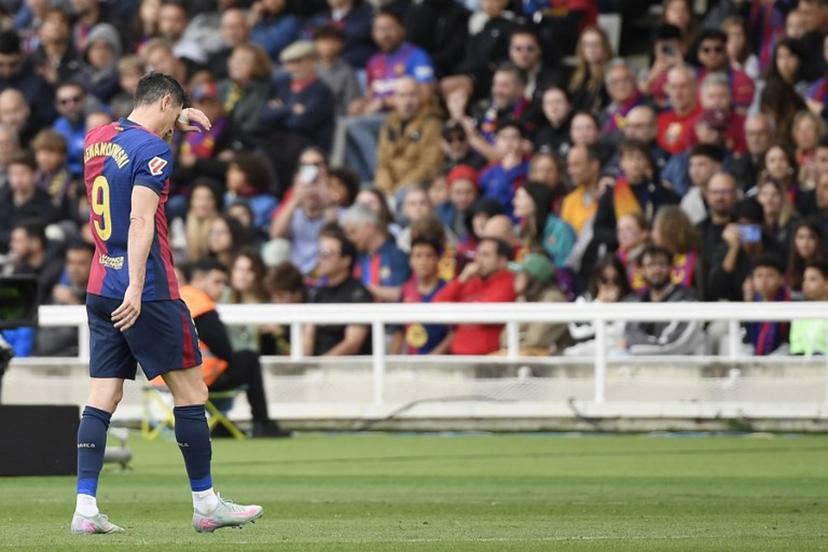 Barcelona's Polish forward #09 Robert Lewandowski leaves the pitch after resulting injured during the Spanish league football match between FC Barcelona and RC Celta de Vigo at the Estadi Olimpic Lluis Companys in Barcelona on April 19, 2025.  Josep LAGO / AFP