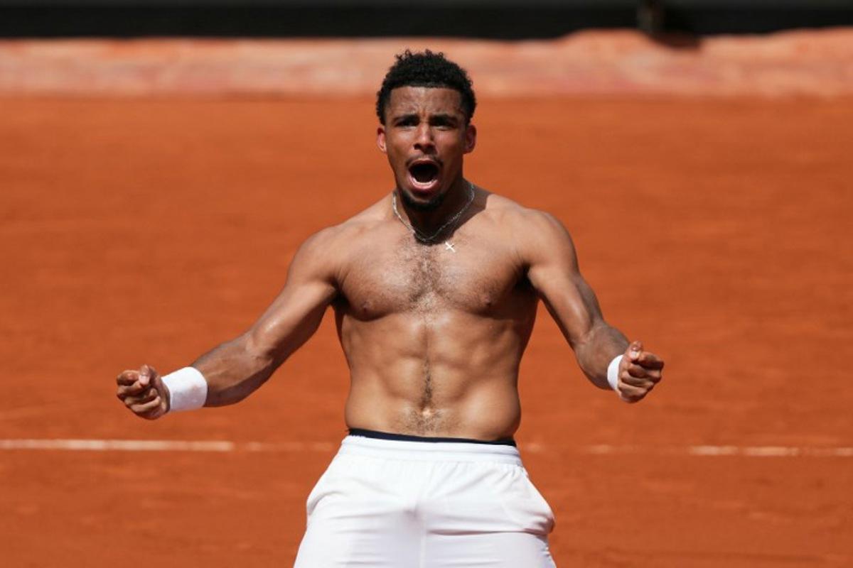 France's Arthur Fils celebrates his victory over Spain's Jaume Munar during their men's singles match on day 5 of the French Open tennis tournament on Court Suzanne-Lenglen at the Roland-Garros Complex in Paris on May 29, 2025.  Dimitar DILKOFF / AFP