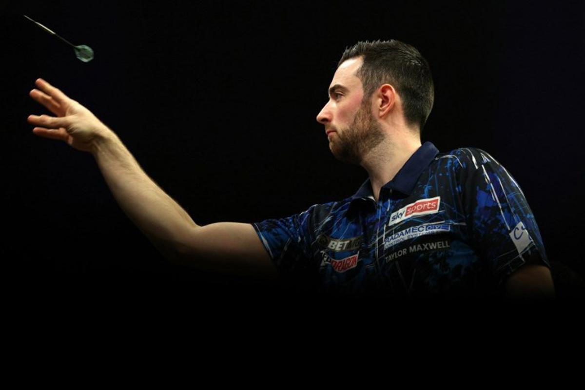 England's Luke Humphries competes during his quarter-final darts match against England's Luke Littler on Night 1 of the PDC Premier League, at the Utilita Arena in Cardiff, south Wales on February 1, 2024.  Adrian DENNIS / AFP