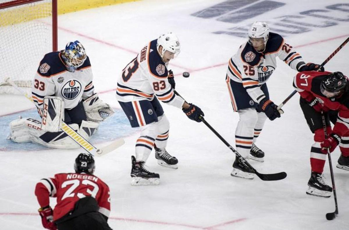 Edmonton Oilers' Matt Benning blocks a shot in front of Edmontons goalie Cam Talbo during the season-opening NHL Global Series ice hockey match between Edmonton Oilers and New Jersey Devils at Scandinavium in Gothenburg, Sweden, on October 6, 2018.      Bjorn LARSSON ROSVALL / TT News Agency / AFP Sweden OUT RESTRICTED TO EDITORIAL USE

