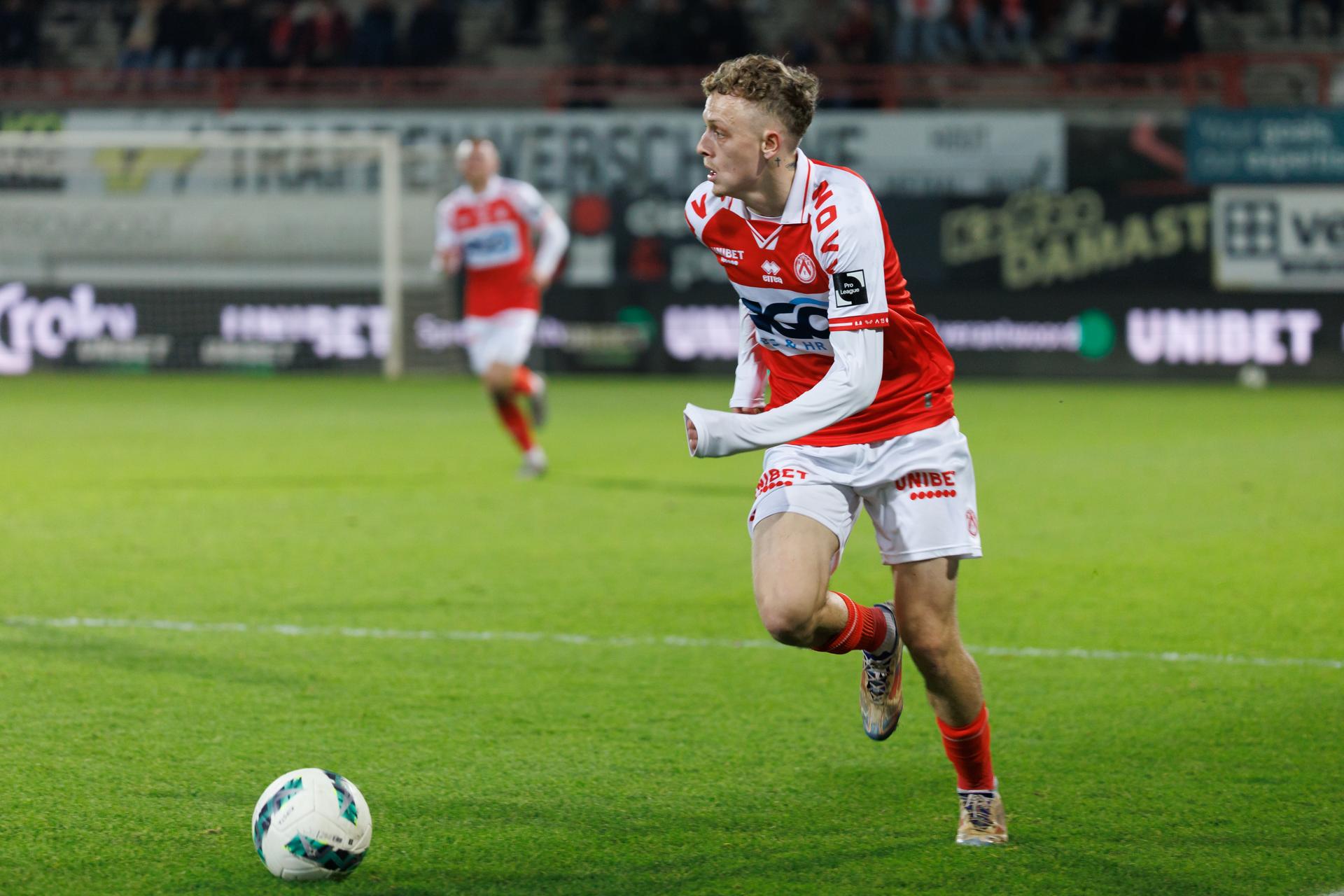Kortrijk's Dion De Neve pictured in action during a soccer game between KV Kortrijk and Royal Antwerp FC, Wednesday 04 December 2024 in Kortrijk, in the round of 16 of the 'Croky Cup' Belgian soccer cup. BELGA PHOTO KURT DESPLENTER