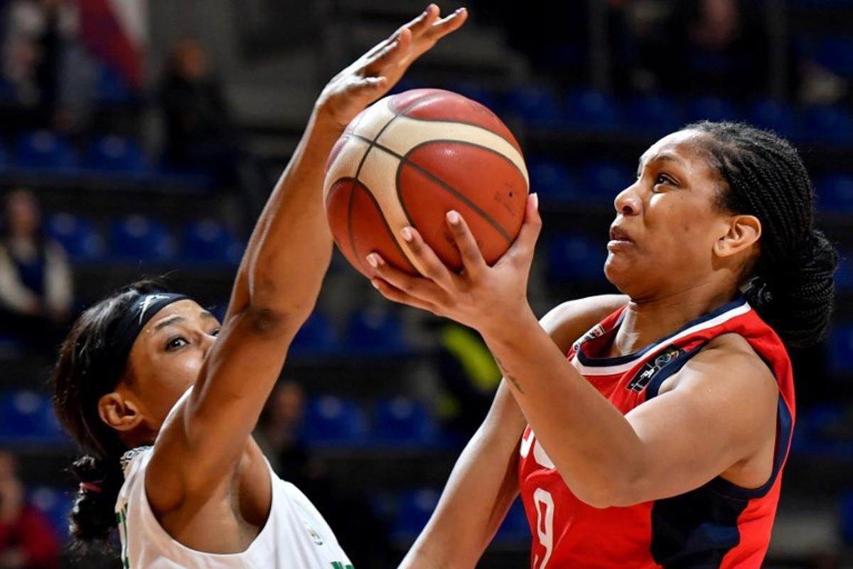 United States' AJa Wilson (R) vies with Nigeria's Evelyn Akhator during the FIBA Women's Olympic Qualifying Tournament match between Nigeria and USA, on February 9, 2020, in Belgrade.  ANDREJ ISAKOVIC / AFP