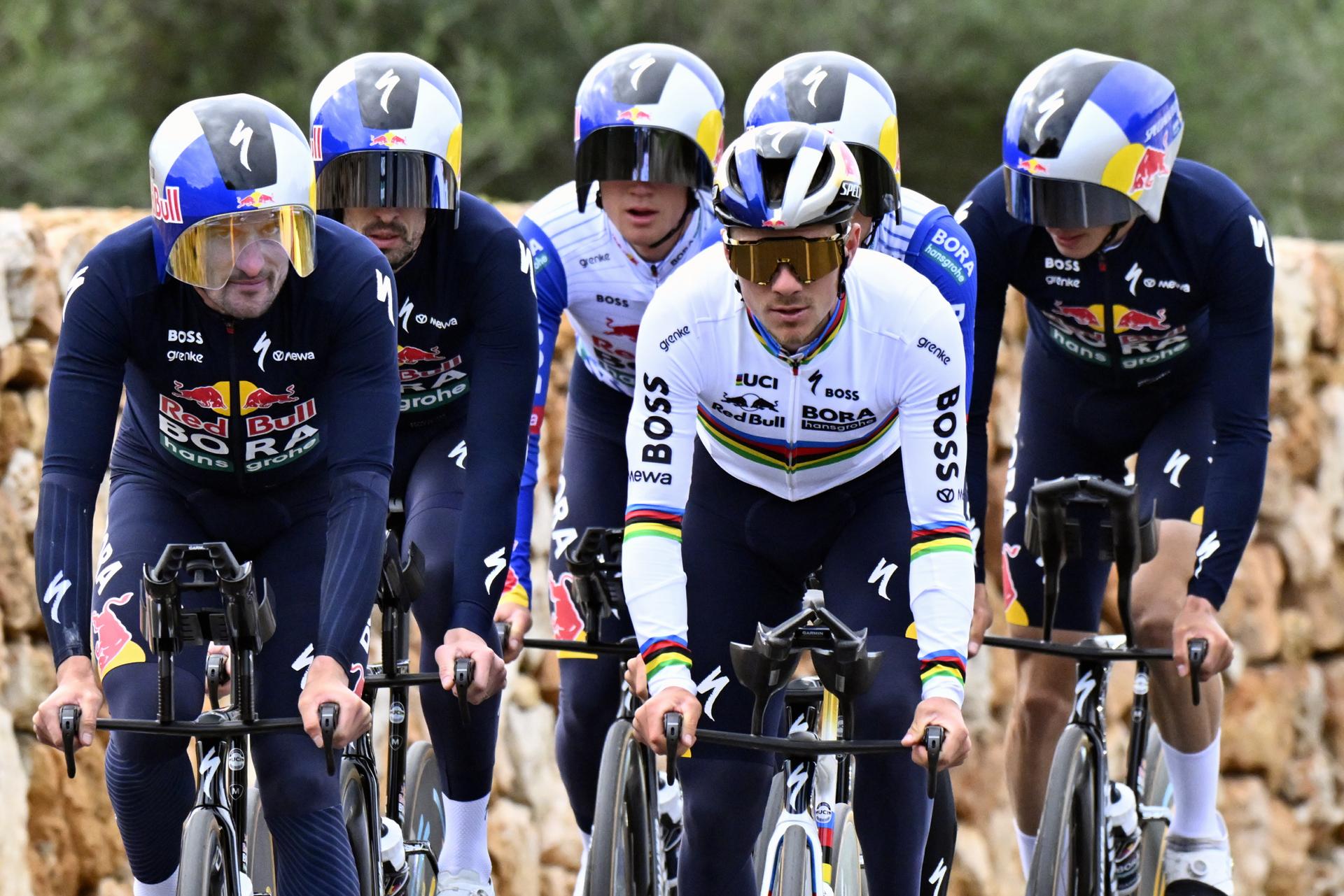 Belgian Remco Evenepoel (C) and his teammates of Red Bull-BORA-hansgrohe pictured during a warm-up ride, before the Team Time Trial of the Trofeo Ses Salines Challenge Mallorca cycling race, 23,8km in Colonia de Sant Jordi, Mallorca, Spain on Thursday 29 January 2026. Belgian Evenepoel is participating in the first race in the colors of his new team Red Bull-Bora-Hansgrohe. BELGA PHOTO ERIC LALMAND