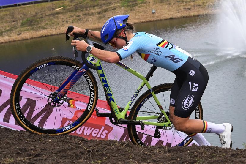 Belgian Fleur Moors pictured in action during the U23 women race at UCI Cyclocross World Championships, on Sunday 01 February 2026, in Hulst, The Netherlands. BELGA PHOTO DAVID PINTENS