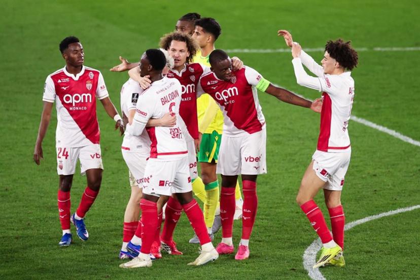 Monaco's Swiss midfielder #06 Denis Zakaria (2R) celebrates scoring his team's third goal during the French L1 football match between AS Monaco and  FC Nantes at the Stade Louis II in the Principality of Monaco on February 13, 2026.  Valery HACHE / AFP