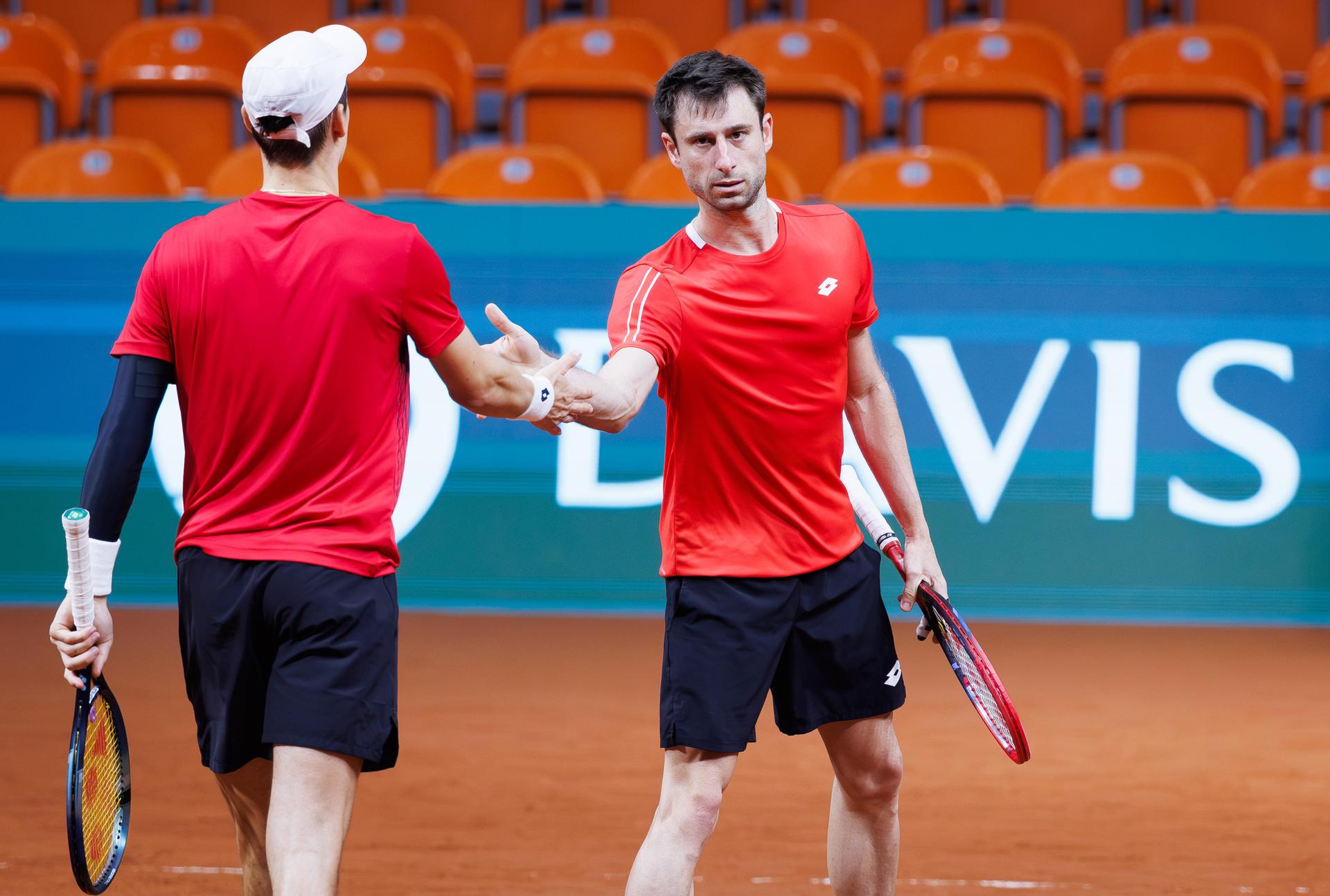 Belgian Joran Vliegen and Belgian Sander Gillea pictured during a training session of the Belgian team, Friday 06 February 2026, in Plovdiv, Bulgaria. Belgium will compete this weekend in the Davis Cup qualifiers against Bulgaria. BELGA PHOTO BENOIT DOPPAGNE