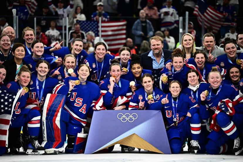 Gold medallists USA pose during the medals ceremony for the women's ice hockey event at the Milano Santagiulia Ice Hockey Arena during the Milano Cortina 2026 Winter Olympic Games in Milan, on February 19, 2026.   JULIEN DE ROSA / AFP