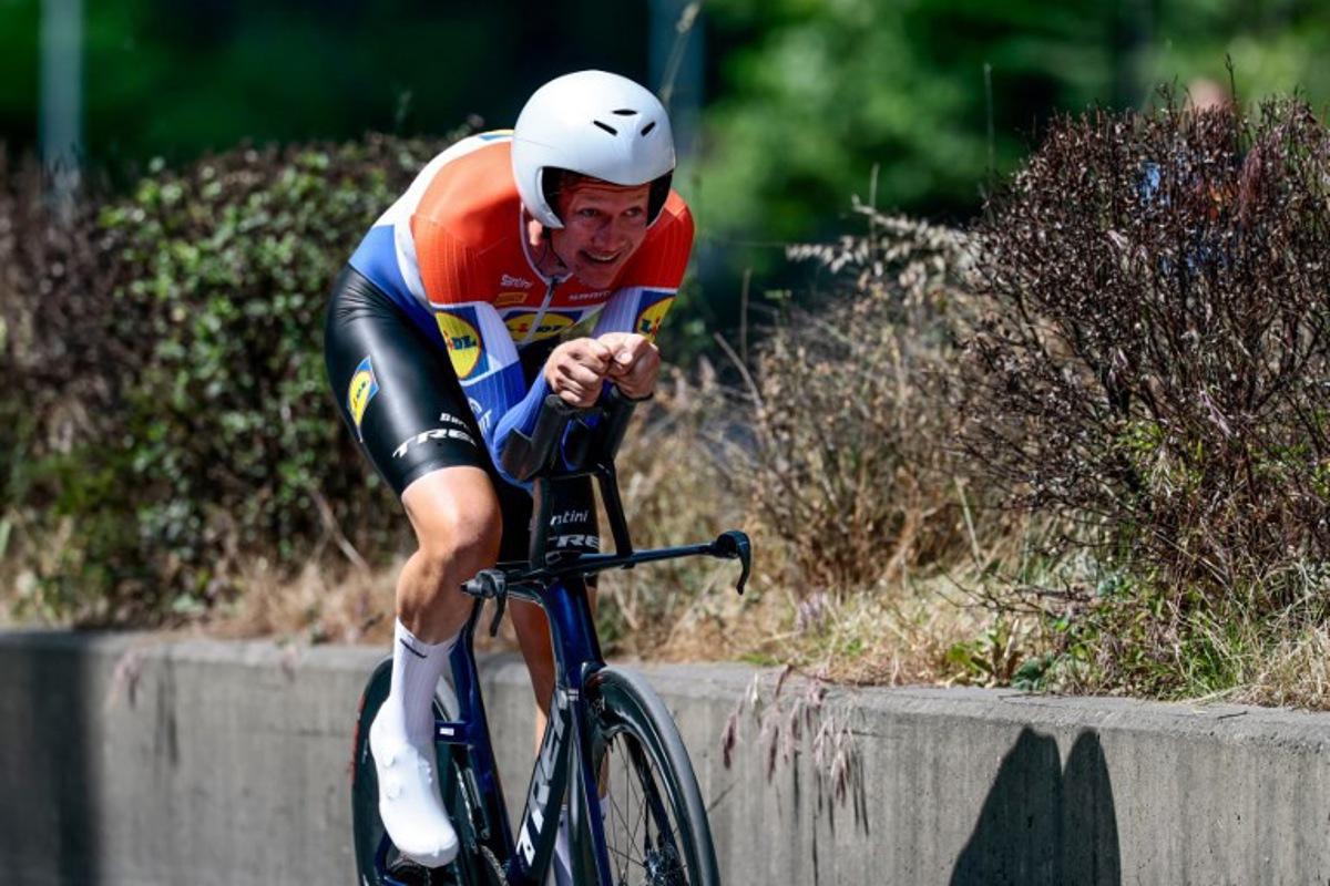 Lidl-Trek's Dutch rider Daan Hoole competes during the second stage of the 108th Giro d'Italia cycling race, a 13.7km individual time-trial from Tirana to Tirana in Albania, on May 10, 2025.  Luca Bettini / AFP