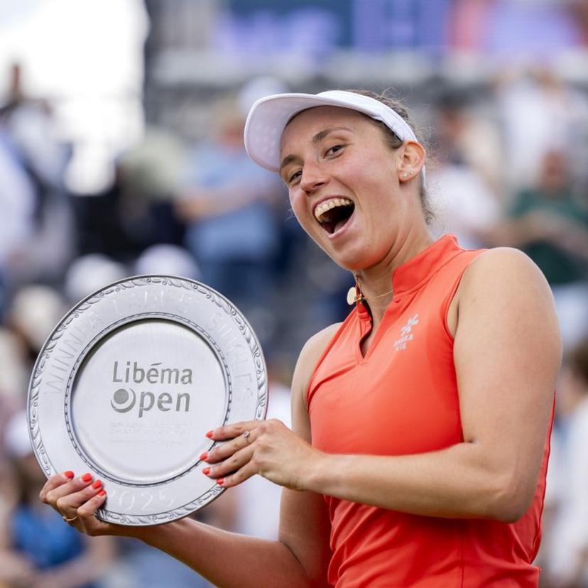 Belgium's Elise Mertens holds her trophy after winning the final of the Libema Open tennis tournament, in Rosmalen on June 15, 2025. .  Sander Koning / ANP / AFP