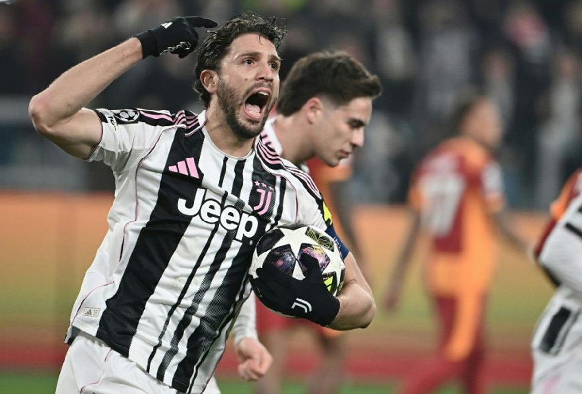 Juventus' Italian midfielder #5 Manuel Locatelli celebrates after scoring a penalty during the UEFA Champions League, knockout round play-off second leg, football match between Juventus FC and Galatasaray SK at the Allianz stadium in Turin, on February 25, 2026.  Isabella BONOTTO / AFP