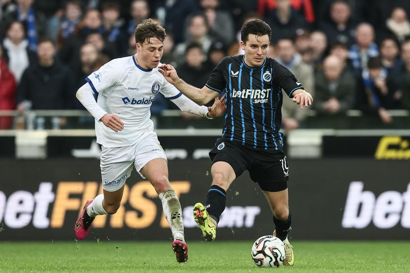 Gent's Tibe De Vlieger and Club's Hugo Vetlesen fight for the ball during a soccer match between Club Brugge and KAA Gent, Sunday 21 December 2025 in Brugge, on day 19 of the 2025-2026 'Jupiler Pro League' first division of the Belgian championship. BELGA PHOTO BRUNO FAHY