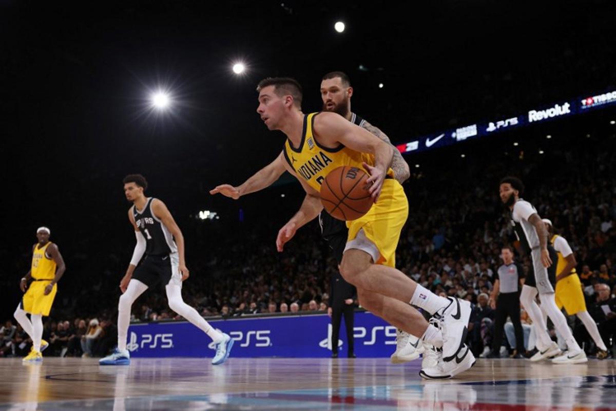 Indiana Pacers' US guard #09 TJ McConnell dribbles the ball  during the NBA basketball game between the San Antonio Spurs and the Indiana Pacers at the Accor Arena - Palais Omnisports de Paris-Bercy - in Paris on January 25, 2025.  FRANCK FIFE / AFP