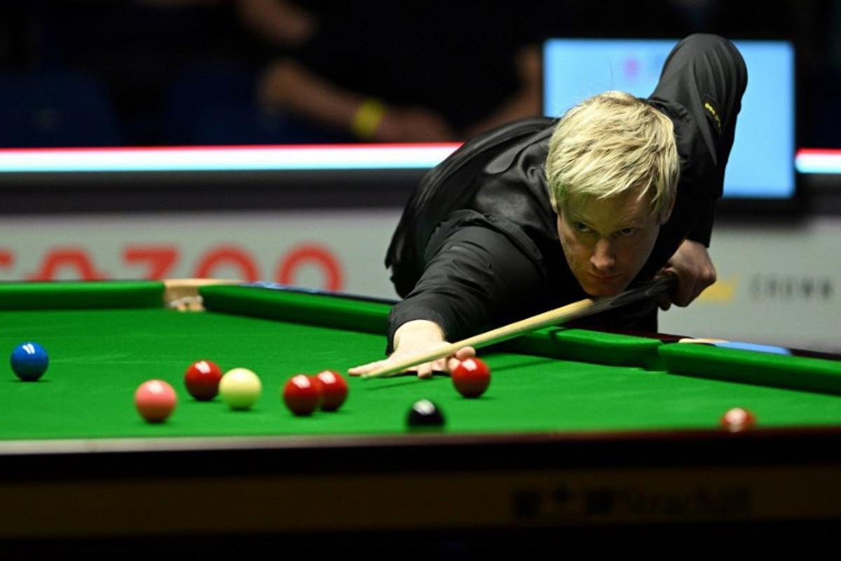 Australia's Neil Robertson plays a shot as he competes against Wales' Jamie Jones during round 4 of the qualifiers for the 2024 World Snooker Championship in the English Institute of Sport in Sheffield on April 17, 2024.  Oli SCARFF / AFP