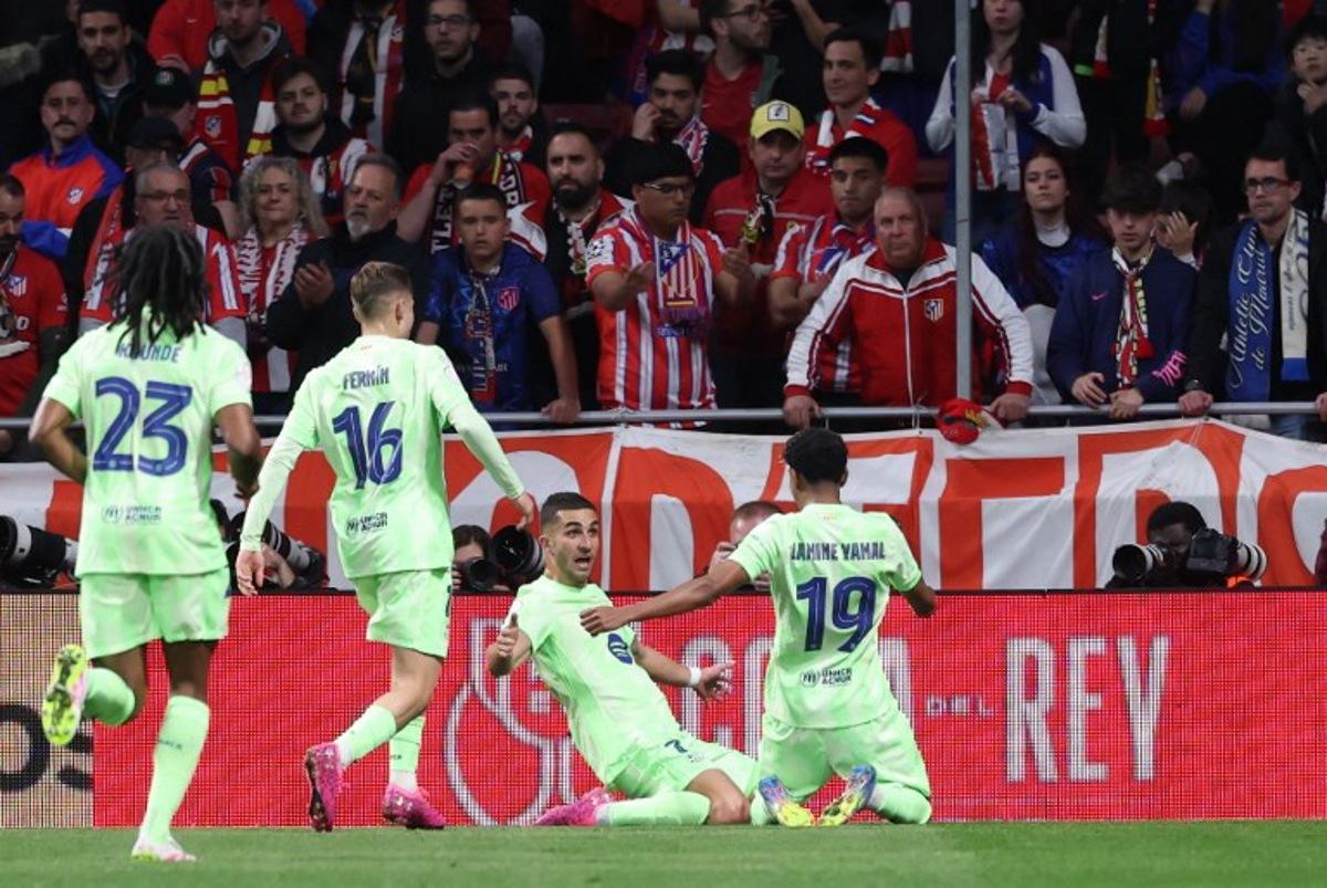 Barcelona's Spanish forward #07 Ferran Torres (2R) celebrates scoring the opening goal during the Spanish Copa del Rey (King's Cup) semi-final second leg football match between Club Atletico de Madrid and FC Barcelona at Metropolitano Stadium in Madrid on April 2, 2025.  Thomas COEX / AFP