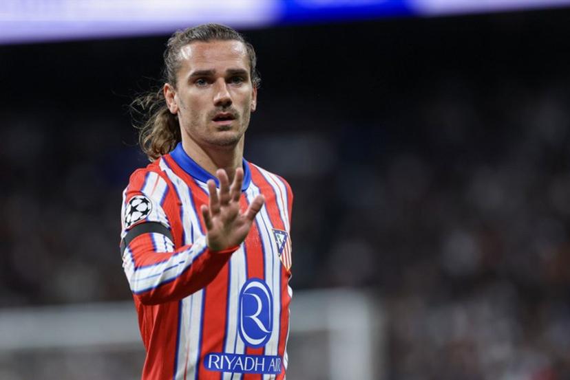 Atletico Madrid's French forward #07 Antoine Griezmann gestures during the UEFA Champions League Round of 16 first leg football match between Real Madrid CF and Club Atletico de Madrid at the Santiago Bernabeu stadium in Madrid, on March 4, 2025.  Thomas COEX / AFP