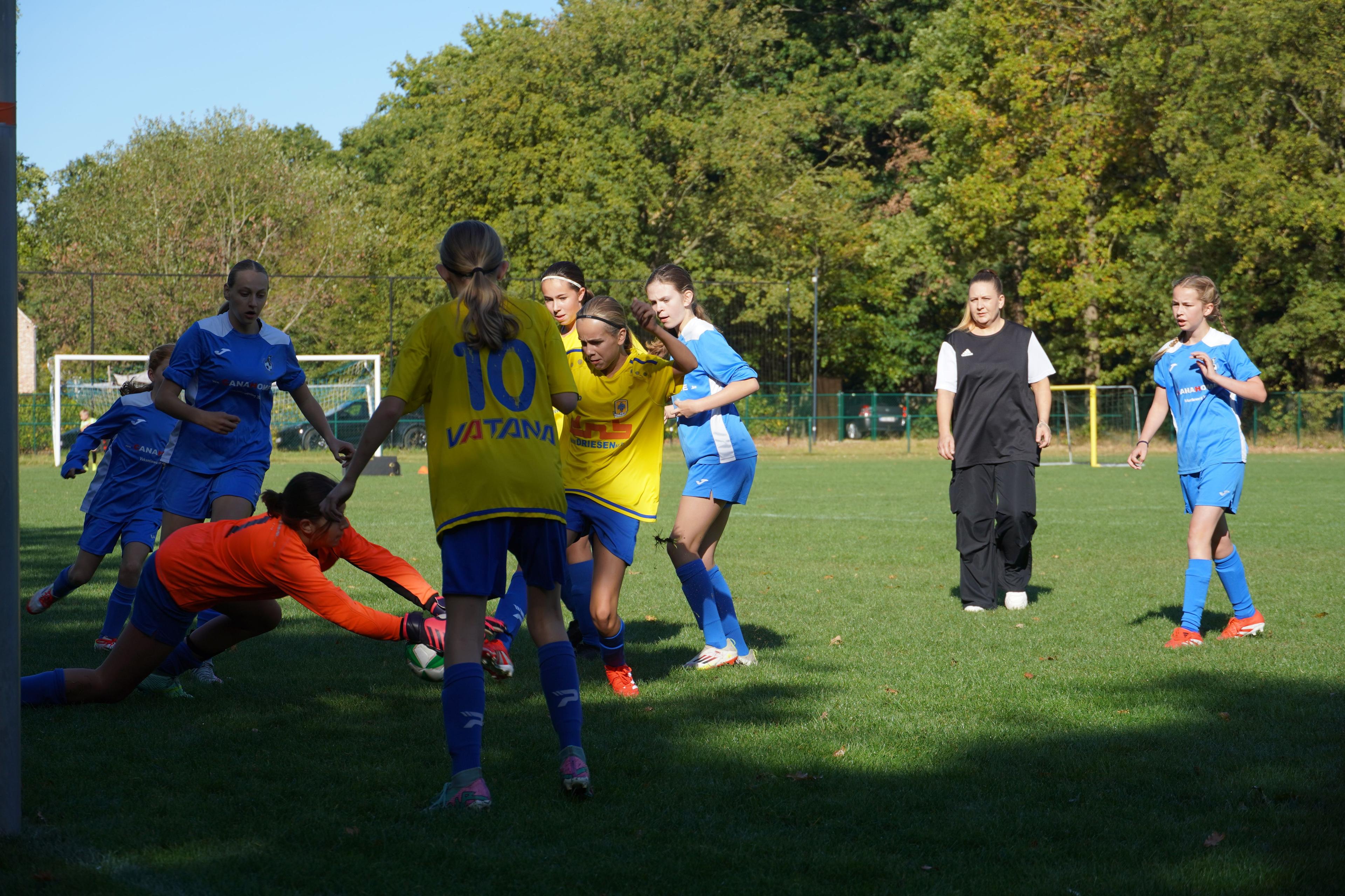 Moldavo VC vs SK Kadijk U16 meisjes