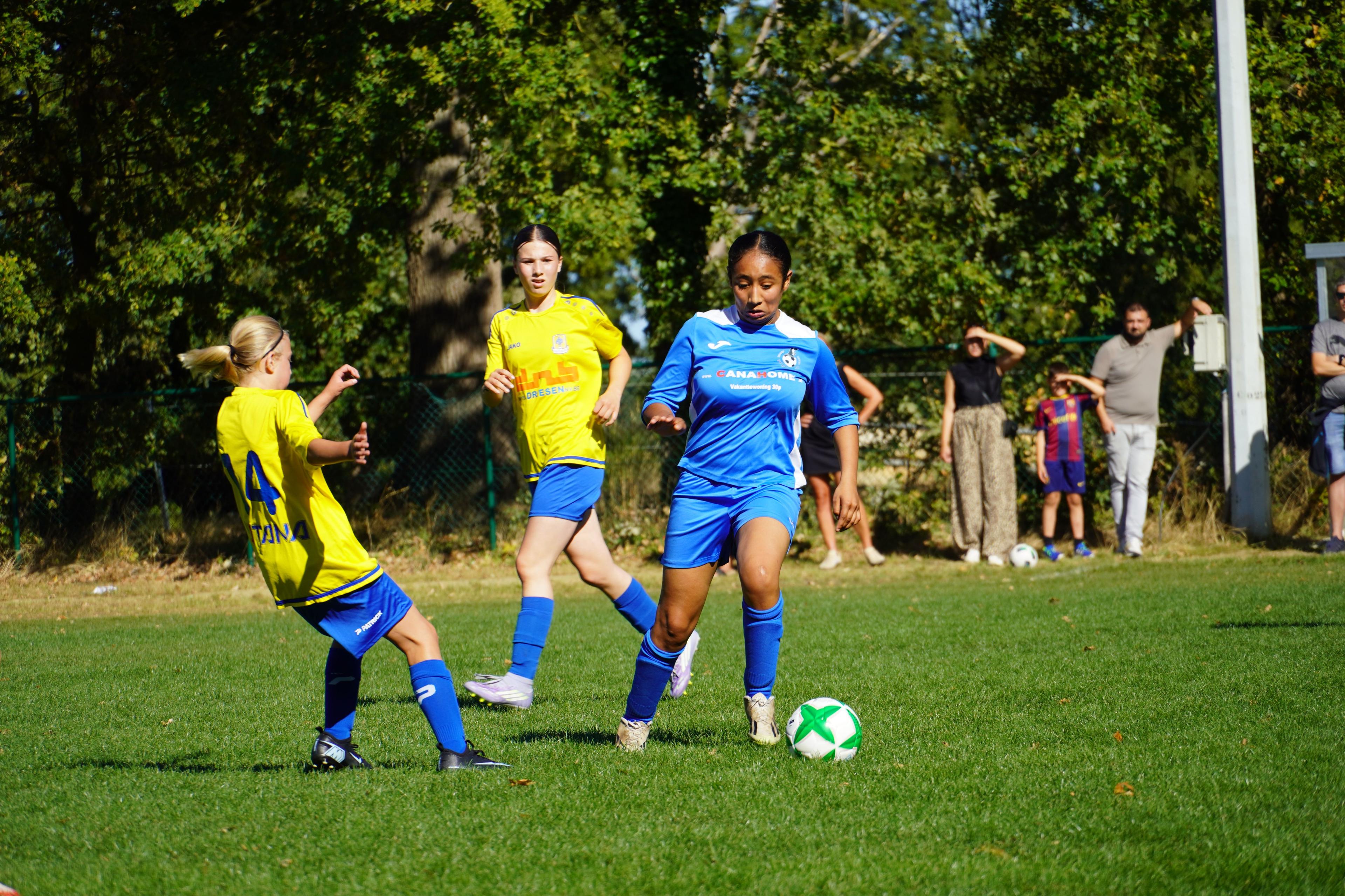 Moldavo VC vs SK Kadijk U16 meisjes
