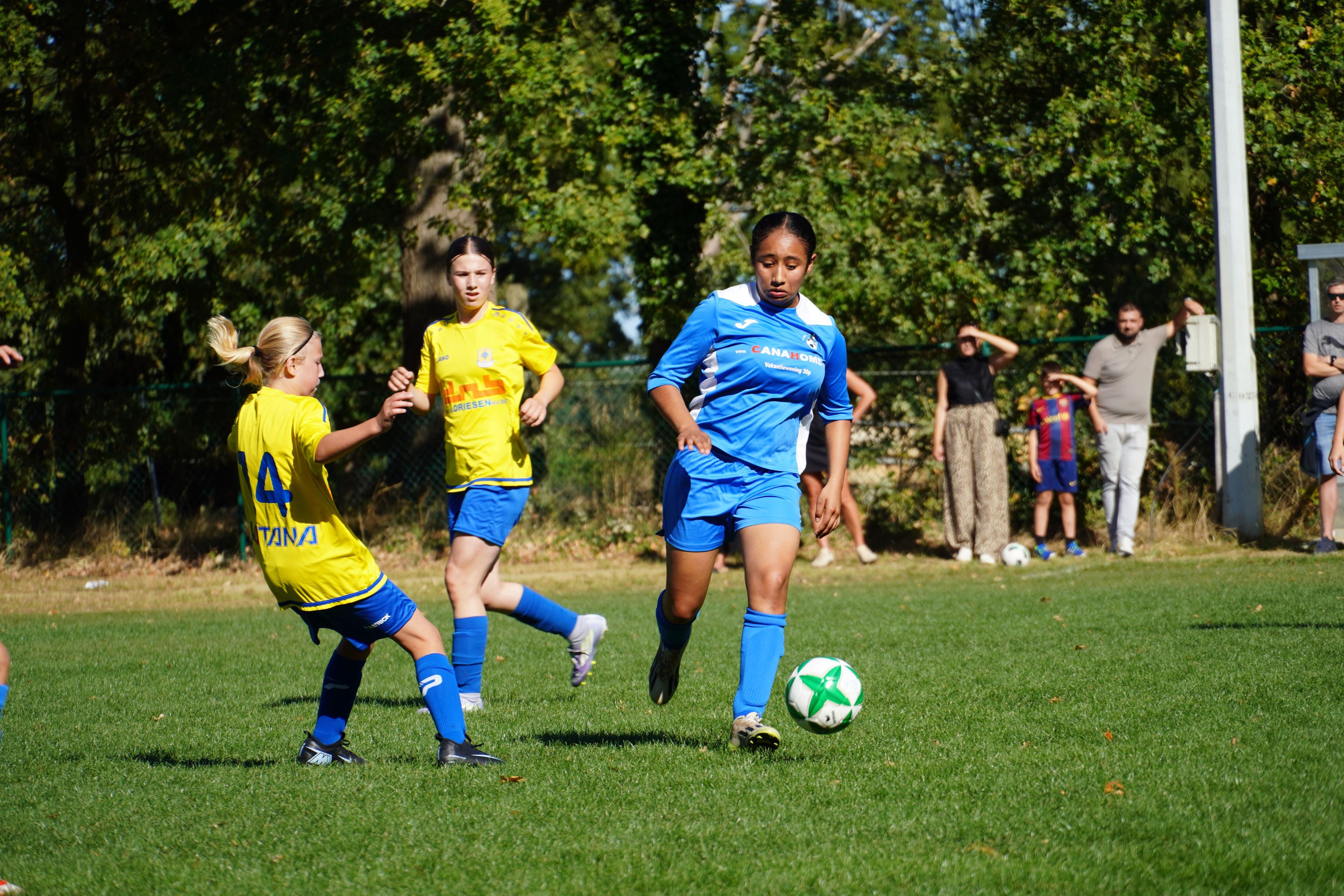 Moldavo VC vs SK Kadijk U16 meisjes