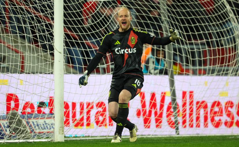 Standard's goalkeeper Arnaud Bodart pictured in action during a soccer match between Standard de Liege and Cercle Brugge, Saturday 23 November 2024 in Liege, on day 15 of the 2024-2025 season of the 'Jupiler Pro League' first division of the Belgian championship. BELGA PHOTO VIRGINIE LEFOUR