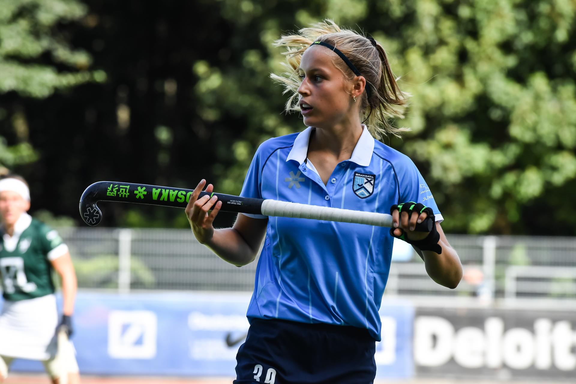 30 Braxgata's Louise Dewaet pictured during a hockey game between Waterloo Ducks HC and Braxgata, Sunday 4 September 2022 in Waterloo, on day 1 of the Belgian Women Hockey League season 2022-2023. BELGA PHOTO JILL DELSAUX