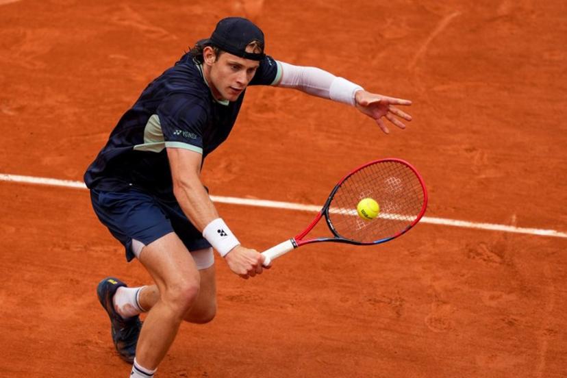 Belgium's Zizou Bergs plays a backhand return to France's Giovanni Mpetshi Perricard during their men's singles match on day 1 of the French Open tennis tournament on Court Suzanne-Lenglen at the Roland-Garros Complex in Paris on May 25, 2025.  Dimitar DILKOFF / AFP