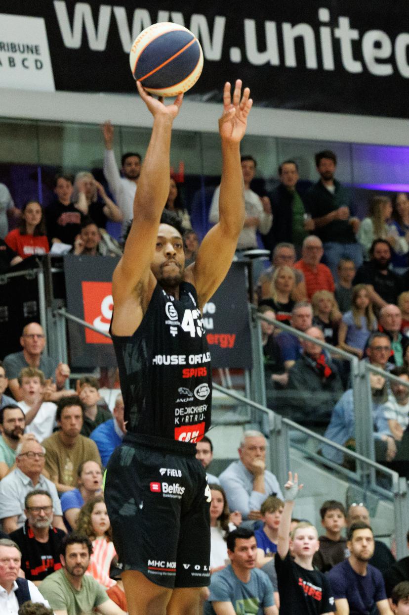 Kortrijk's Eric Reed Jr pictured in action during a basketball match between House of Talents Spurs Kortrijk and BC Oostende, Friday 04 April 2025 in Kortrijk, on day 31 of the 'BNXT League' Belgian/ Dutch first division basket championship. BELGA PHOTO KURT DESPLENTER