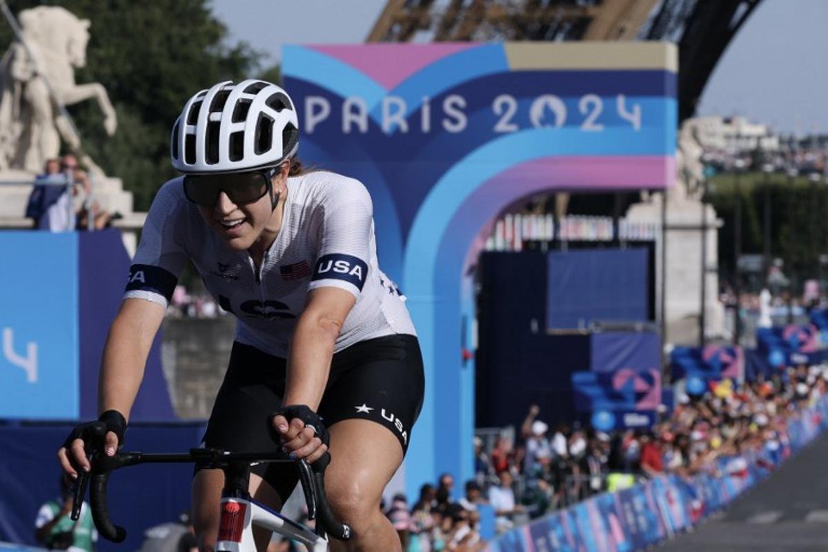 US' Kristen Faulkner cycles past the finish line to win the women's cycling road race during the Paris 2024 Olympic Games in Paris, on August 4, 2024.  David GRAY / AFP