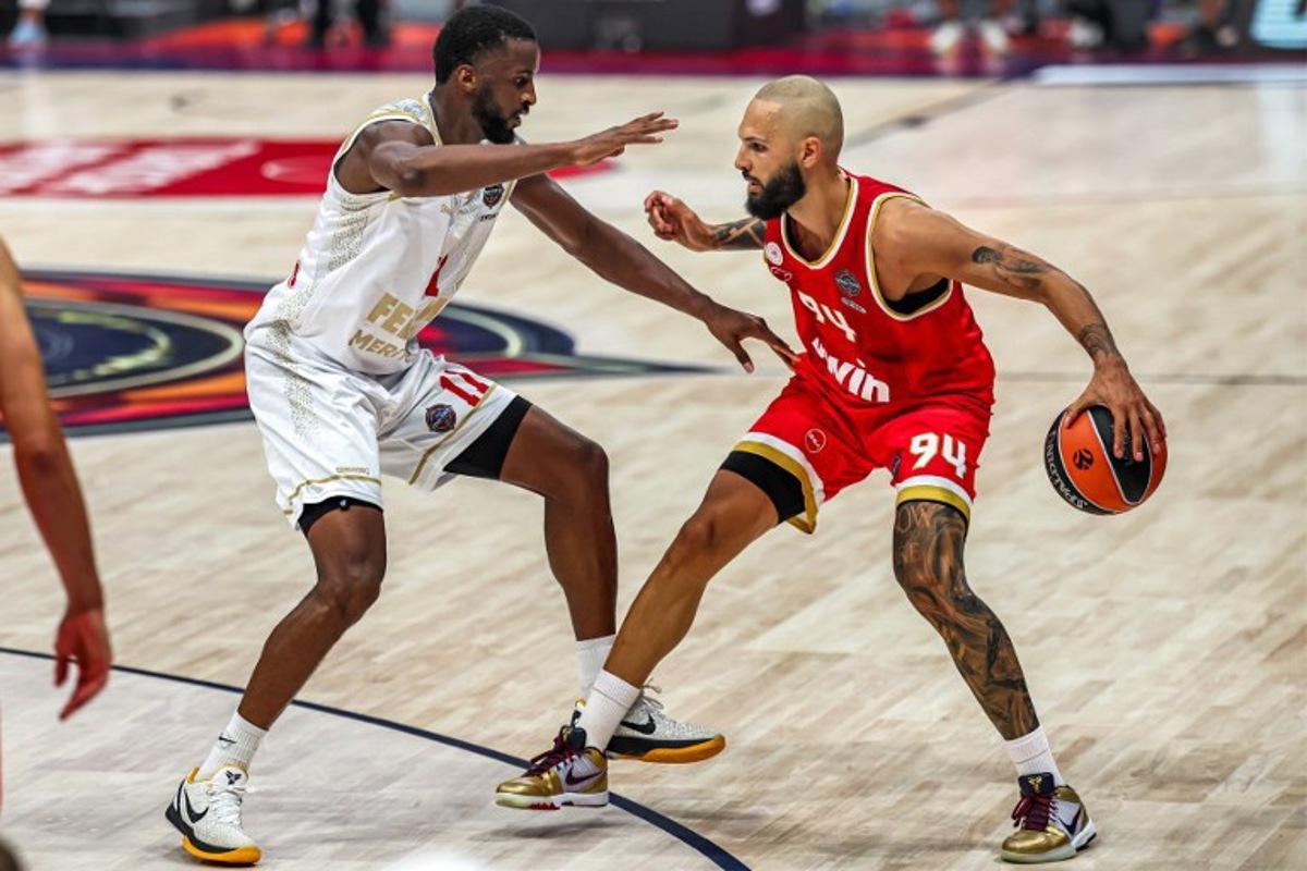 AS Monaco's American forward #11 Alpha Diallo marks Olympiacos Piraeus' French forward #94 Evan Fournier during the Euroleague Basketball semi-final match between Olympiacos Piraeus and AS Monaco at Etihad Arena in Abu Dhabi on May 23, 2025.  Fadel SENNA / AFP