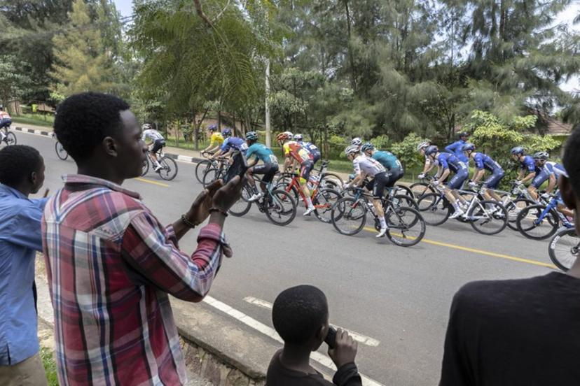 The pack rides during the last stage of the 16th Tour du Rwanda in Kigali on February 25, 2024.  Guillem Sartorio / AFP