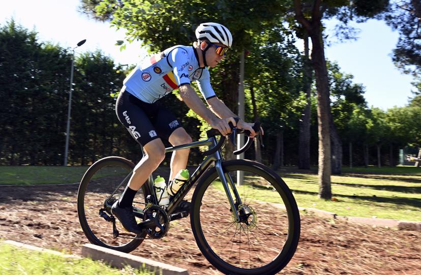 Belgian cyclist (mountainbike) Jens Schuermans pictured in action during a training camp organized by the BOIC-COIB Belgian Olympic Committee in Belek, Turkey, Sunday 19 November 2023. The camp takes place from 11 to 25 November. BELGA PHOTO ERIC LALMAND