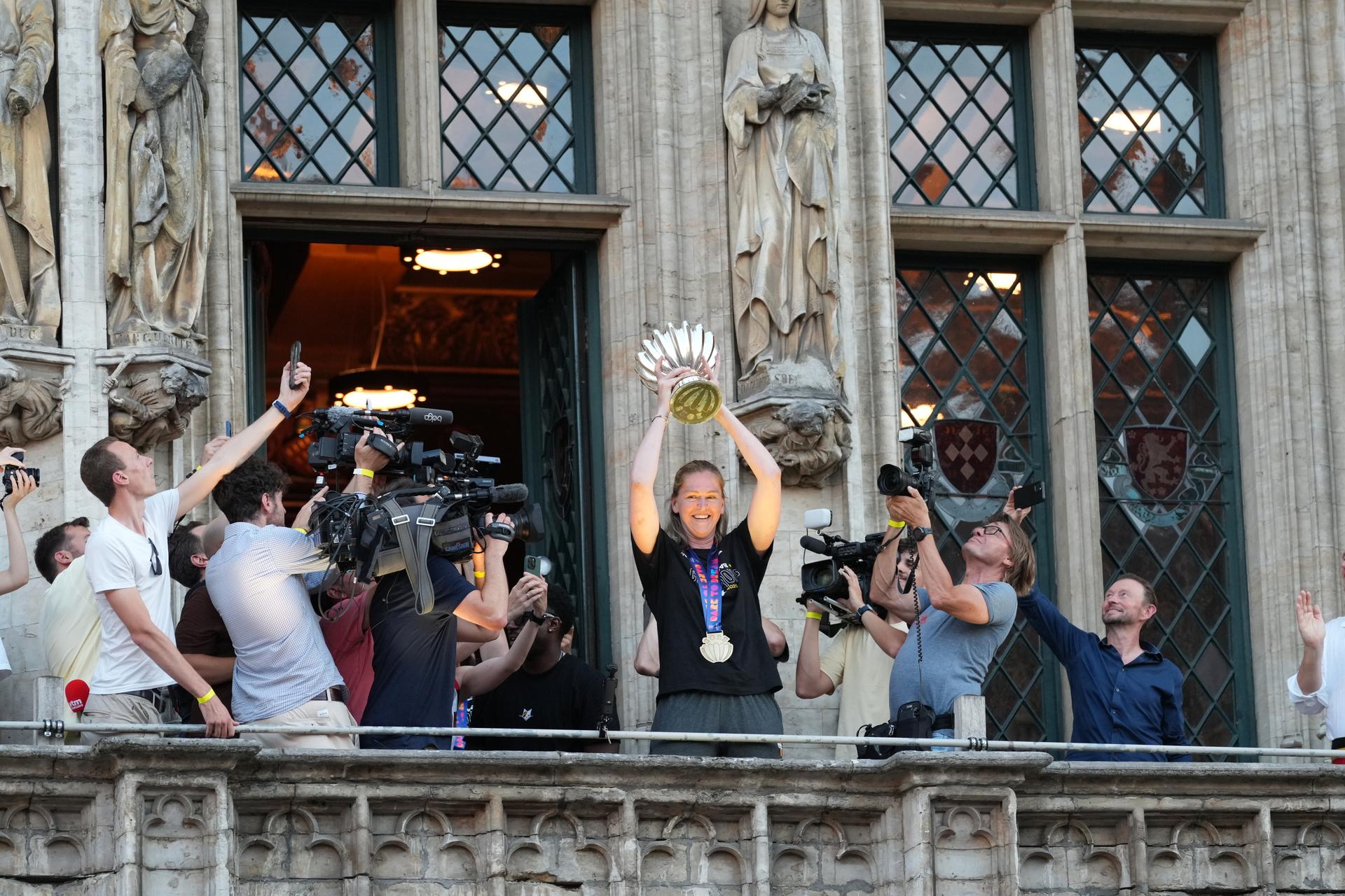 Belgium's captain Emma Meesseman carries the trophy at the celebrations at the Brussels city hall and Grand Place/ Grote Markt for Belgian national women basket team 'the Belgian Cats', after winning yesterday's European Championship final, Monday 30 June 2025. Yesterday the Cats successfully defended their European title, beating Spain in the final of the FIBA Women's EuroBasket 2025.  BELGA PHOTO MARIUS BURGELMAN