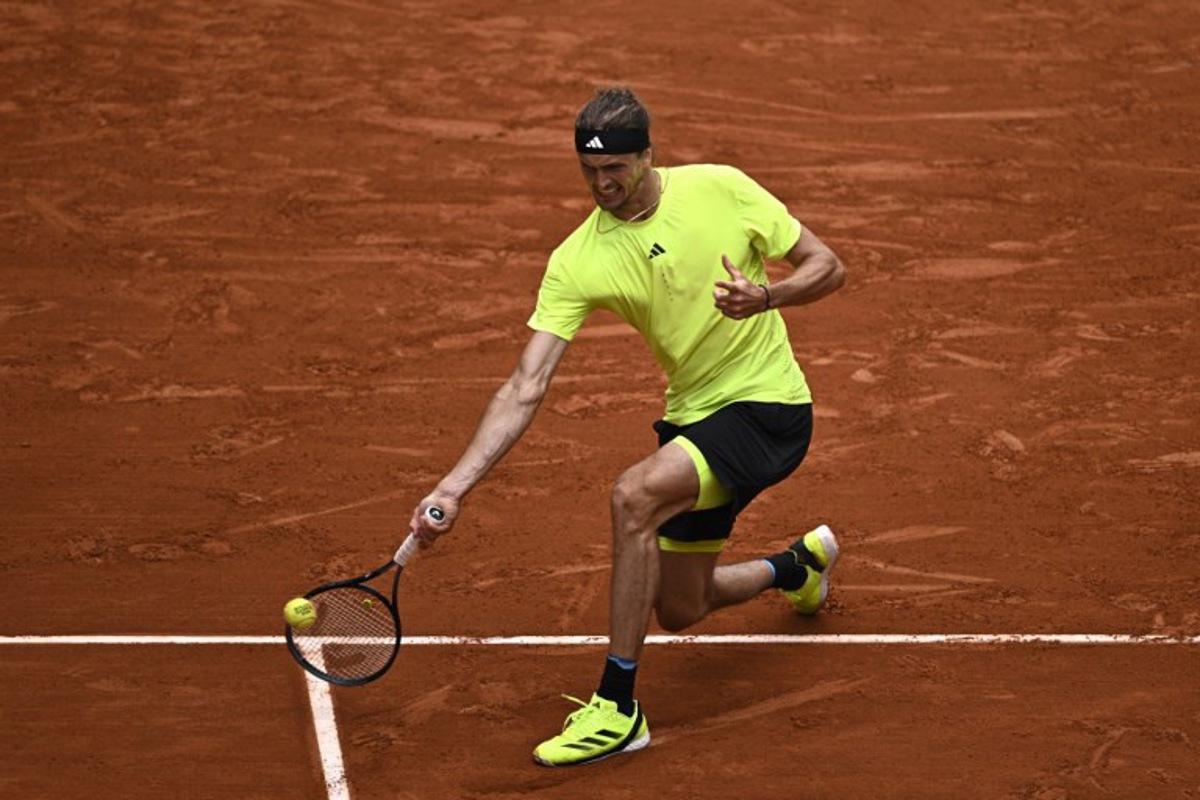 Germany's Alexander Zverev plays a forehand return to US Learner Tien during their men's singles match on day 3 of the French Open tennis tournament on Court Suzanne-Lenglen at the Roland-Garros Complex in Paris on May 27, 2025.  JULIEN DE ROSA / AFP
