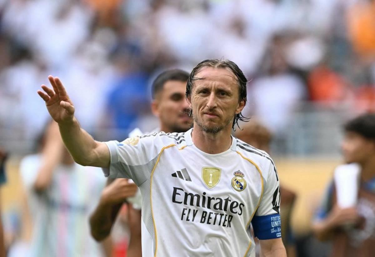 (FILES) Real Madrid's Croatian midfielder #10 Luka Modric greets fans after winning the FIFA Club World Cup 2025 round of 16 football match between Spain's Real Madrid and Italy's Juventus at the Hard Rock Stadium in Miami on July 1, 2025. AC Milan coach Massimiliano Allegri said on July 7, 2025, that Croatia's captain Luka Modric will join the Italian club from Real Madrid after the Club World Cup. Patricia DE MELO MOREIRA / AFP