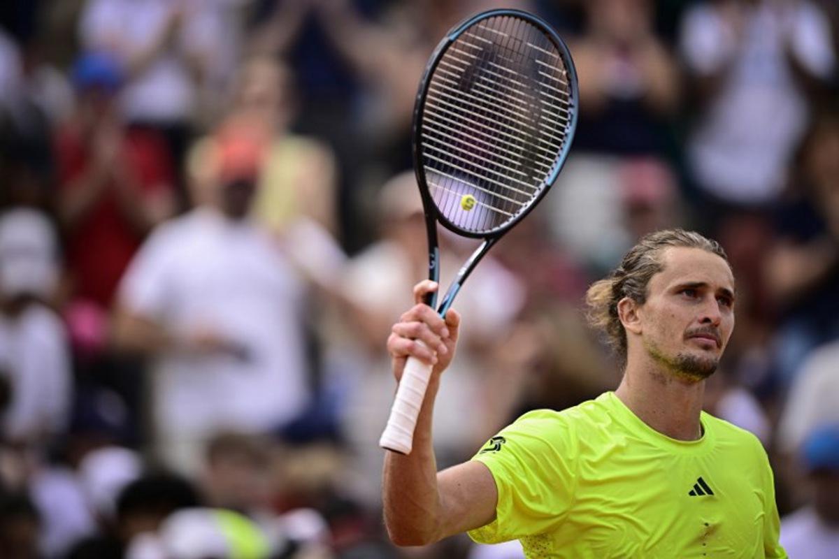 Germany's Alexander Zverev celebrates after winning his men's singles match against Netherlands' Jesper De Jong on day 5 of the French Open tennis tournament on Court Simonne-Mathieu at the Roland-Garros Complex in Paris on May 29, 2025.  JULIEN DE ROSA / AFP