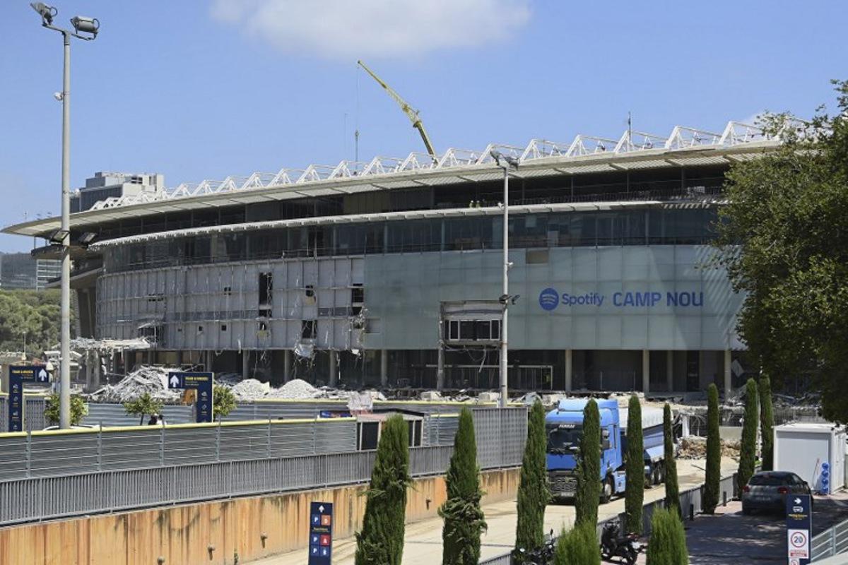 Picture shows ongoing construction works to build the new Camp Nou stadium in Barcelona on August 9, 2023.   Pau BARRENA / AFP